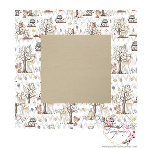 Bunte, bestickte Krabbeldecke von Mein Shop, individuell mit Namen gestaltbar, weiche Oberfläche für Babys und Kleinkinder.