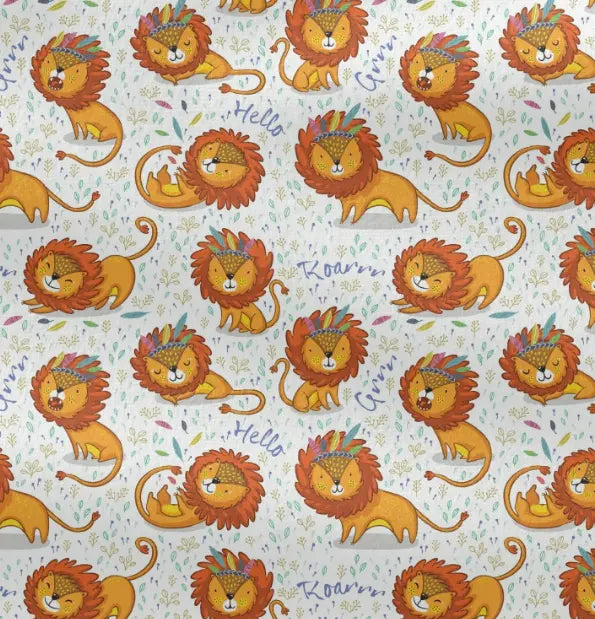 Wickelauflage aus Baumwolle in Variation, mit bunten Löwenmuster, auf weißem Hintergrund, von Mein Shop.