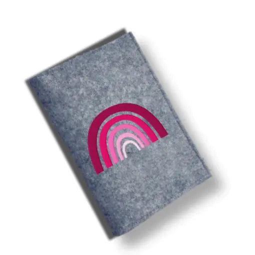 Bunte, bestickte U-Heft-Hülle mit Regenbogenmuster, aus variablem Material, ideal für den Schulbedarf.