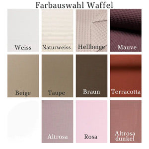 Weiche Babydecke aus Waffelstoff mit individuell eingesticktem Namen, ideal für Neugeborene und Babys.