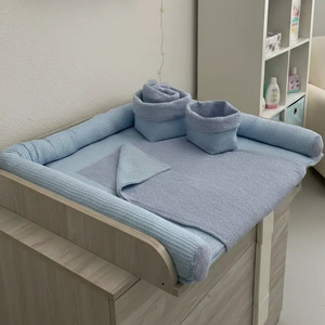 Schutzrolle für Wickeltischumrandung von Mein Shop, variable Farbe, sichere Polsterung für Baby-Wickelstation.