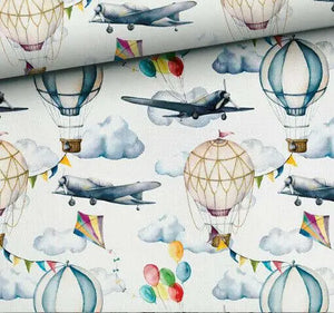 Bunte Ballons und Flugzeuge als Farbmuster zum Bestellen, einfache Produktpräsentation in lebendigen Farben