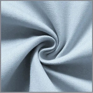 Personalisierte Kuschelkissen in Himmelblau mit weicher Oberfläche, ideal zum Kuscheln und Dekorieren.