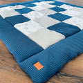 Patchworkdecke und Krabbeldecke von Mein Shop mit Wunschstickerei, bunte Stoffmuster, weiche Textur, handgemacht, individuell gestaltet