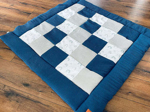 Patchworkdecke und Krabbeldecke von Mein Shop, handbestickt, farbenfrohes Design, weiche und gemütliche Decke für Kinder.