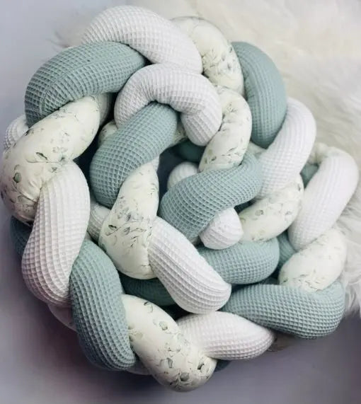 Geflochtene Wickeltischumrandung in verschiedenen Farben, handgefertigt, passend für Babywickeltische, von Mein Shop
