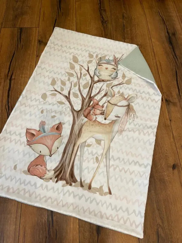 Weiche Babydecke mit Waldtiere-Motiv, personalisiert, in verschiedenen Variationen, für kuschelige Momente.