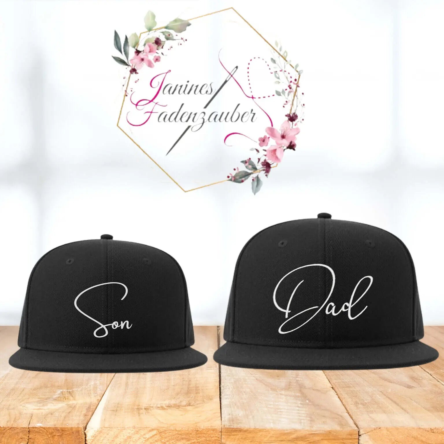 Hellblaue bestickte Cap nach Wunsch, individuell gestaltet, mit personalisiertem Stickdesign, von Mein Shop.