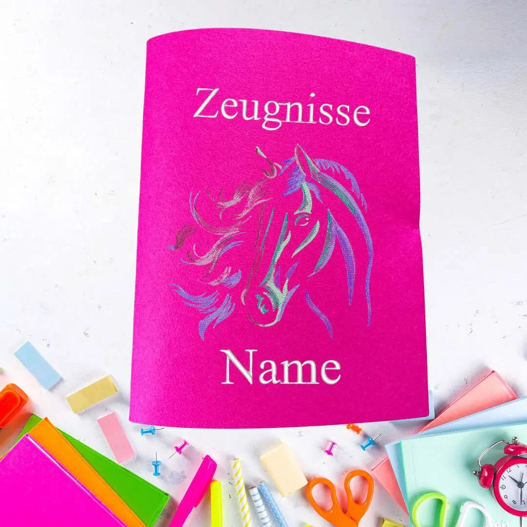 Hellblaue Zeugnishülle mit Wunsch-Stickerei, personalisierbare Variation, hochwertiges Schulzubehör von Mein Shop