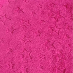 Weiche personalisierte Babydecke mit Waldtiere Muster aus Minky-Burnout-Stoff in Fuchsia, ideal für Neugeborene.