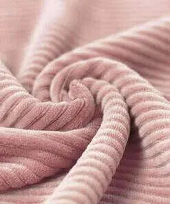 Ein einfaches Knotenkissen in neutralem Design, perfekt zum Dekorieren oder als Nackenstütze, von Mein Shop.