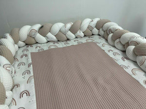Wickelauflage mit geflochtener Umrandung, individuell konfigurierbar, in natürlichem Design, passend für Babyzimmer.