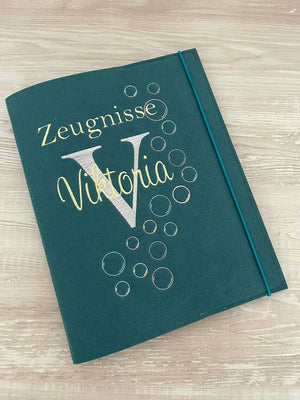 Gestickte Zeugnishülle nach Wunsch mit personalisiertem Design, aus hochwertigem Material, für Schulzeugnisse und Dokumente