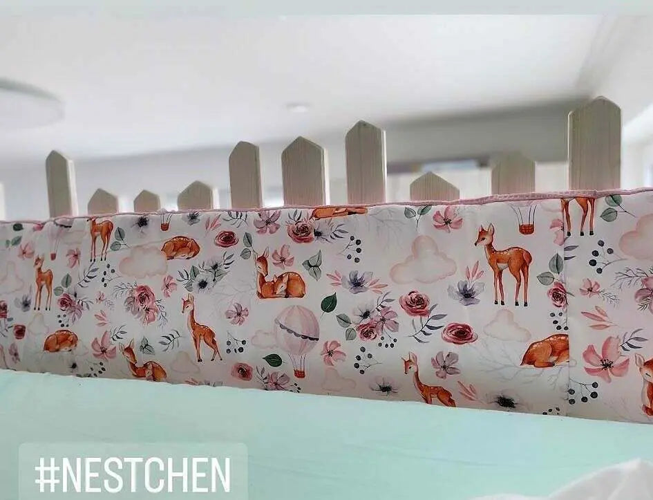 Babynestchen in Variations, gepolstertes Bettnestchen zum Schutz und Komfort für Babys, in verschiedenen Designs.
