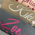 Personalisierte Babydecke aus 100% Baumwolle mit weichem Strickmuster, in hellblauer Farbe, für Neugeborene.