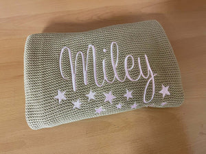 Weiche personalisierte Babydecke aus 100% Baumwolle, mit niedlichem Muster, ideal für Neugeborene und kleine Kinder.