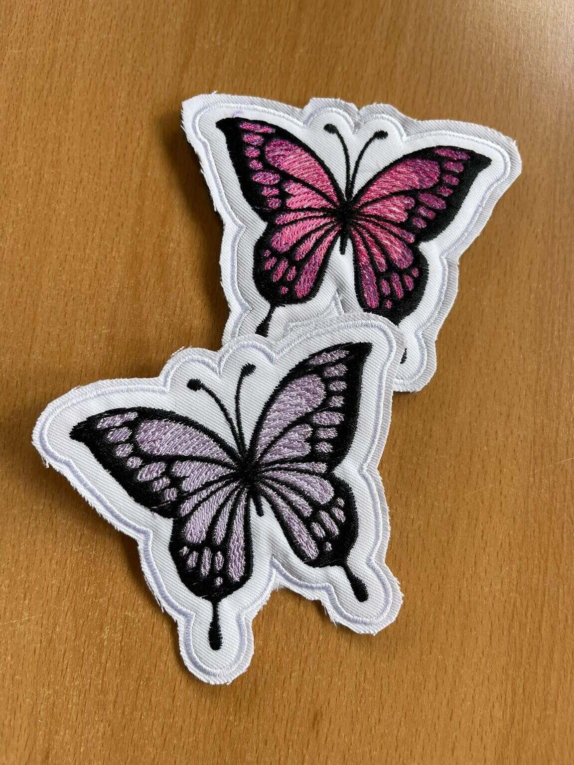 Bunter Schulranzen Anhänger mit Klettie, Button oder Magnet zum Anbringen auf Schulranzen oder Schultüten, variabler Stil.